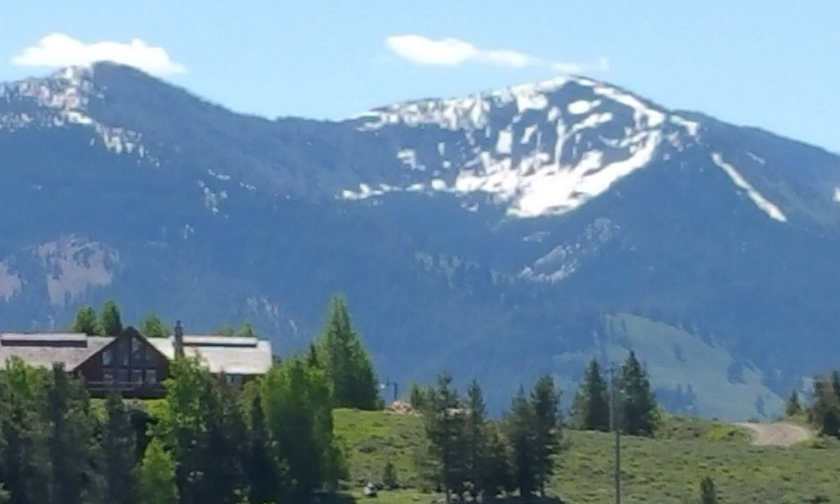 Ketchum House | Sawtooth City Elegance, 360° views, loads of sun, peace and quiet