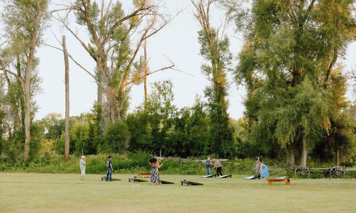 Heise House | Scenic Private 30 Acre Meadow Retreat for Weddings, Reunions & Large Gatherings