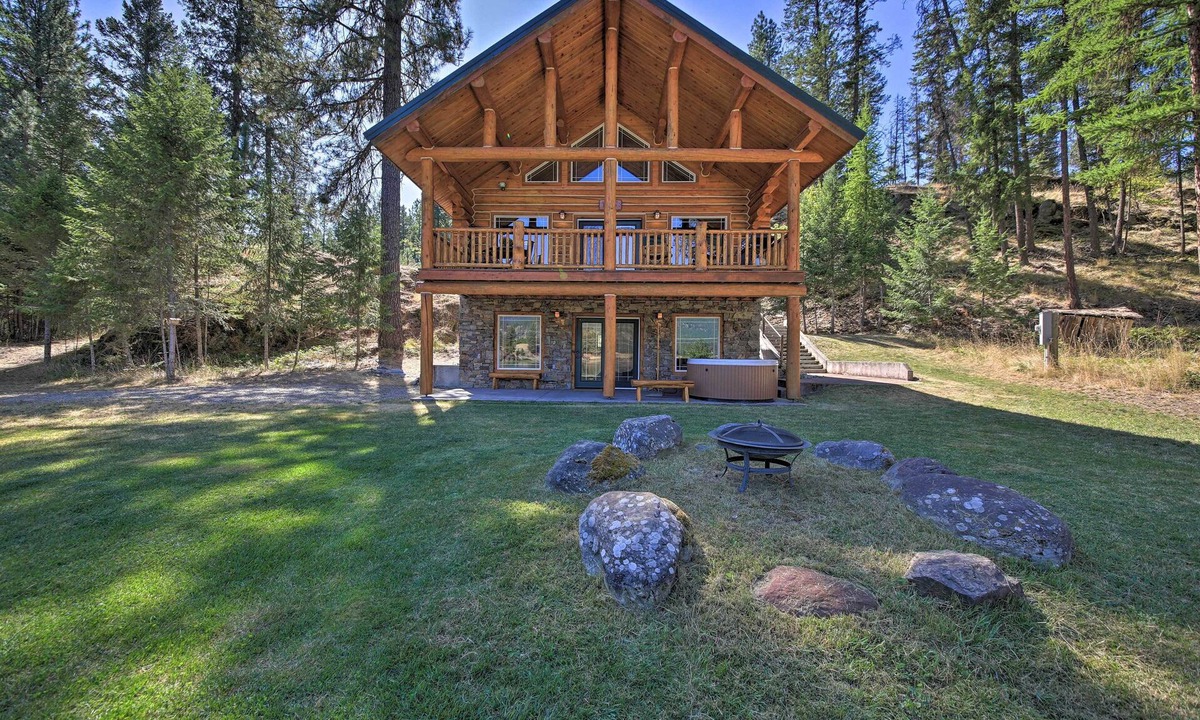 Thompson Falls Cabin | Scenic Riverfront Retreat w/Hot Tub & Kayaks!