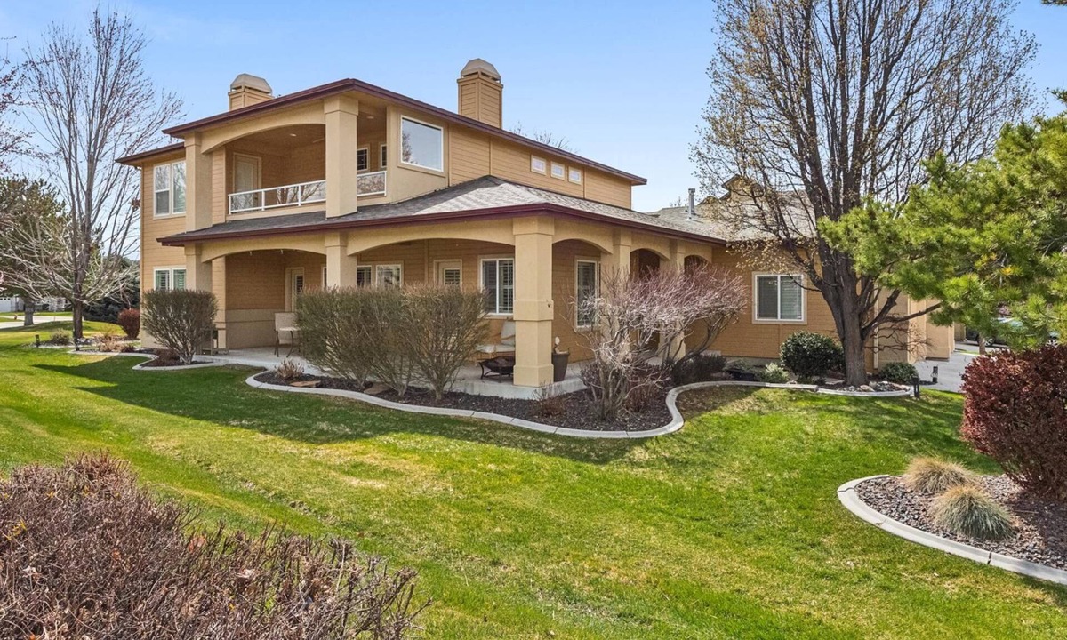Southeast Boise House | Scenic Serenity in Immaculate Custom Home with Breathtaking Mountain Views & Cozy Fireplace
