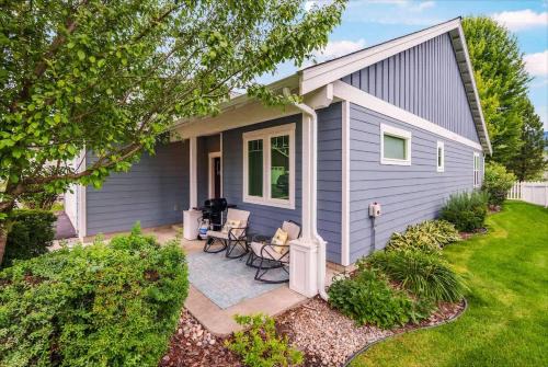 Dover Bay House | Schweitzer & Dover Bay - Ski Lake Dine