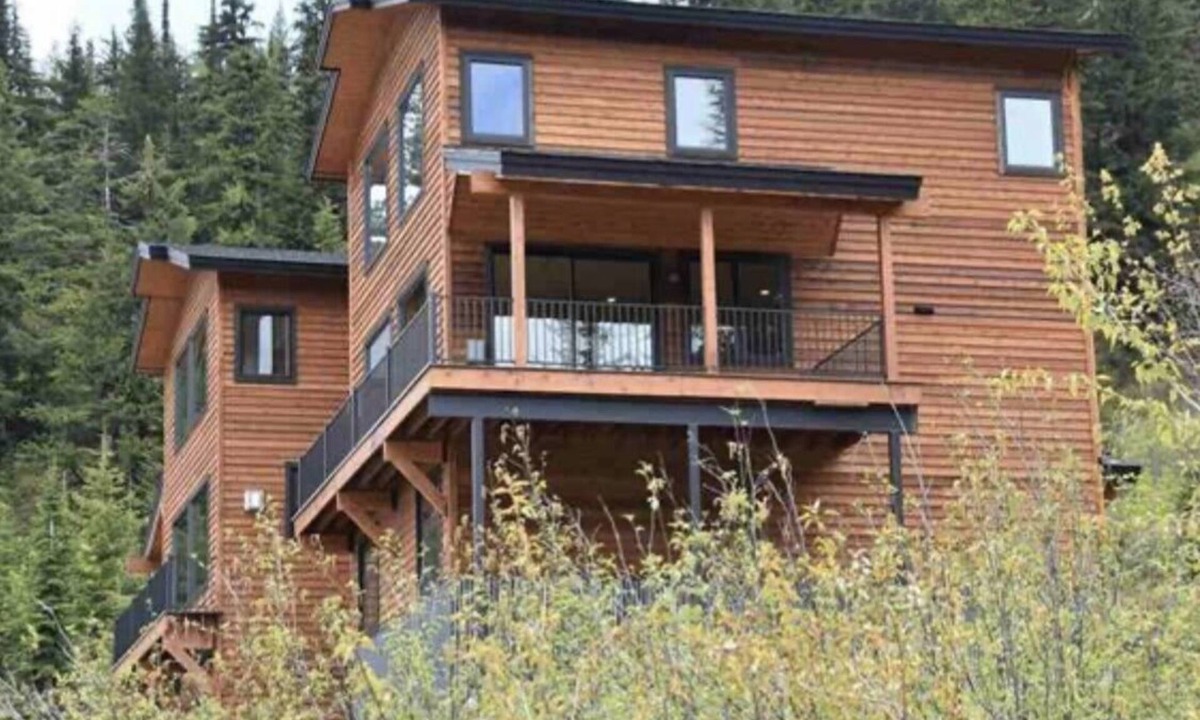 Sandpoint Ski Chalet | Schweitzer Mountain Ski Chalet