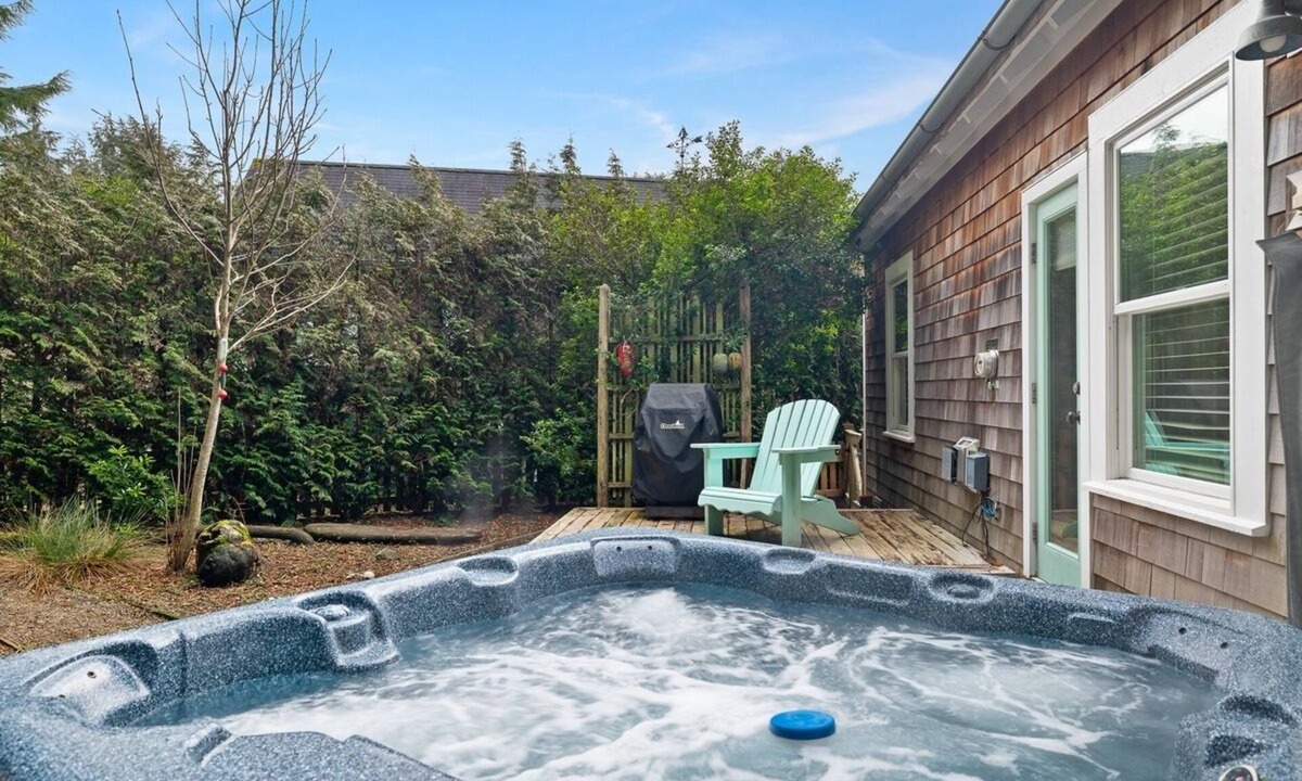 Seabrook Cabin | Seabrook Cabin - 10 minute Walk to Town, Private Hot Tub & Yard, Dog Friendly