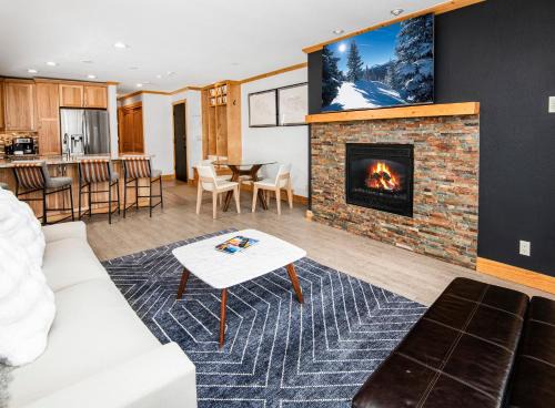 Avon House | Seasons 219