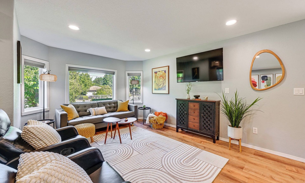SeaTac House | SeaTac Getaway! Fully Fenced w/Workspace