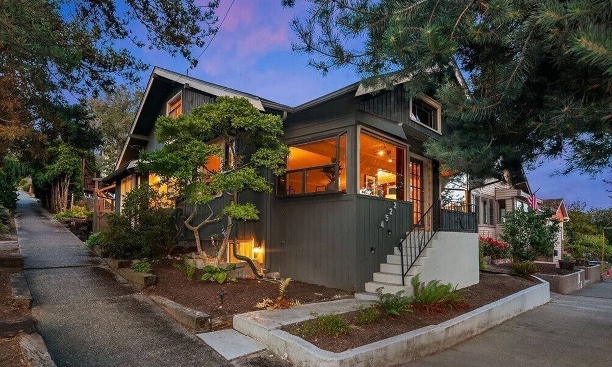 Fremont House | Seattle Vacation Home: Fremont House; 5 bedrooms - sleeps up to 14!