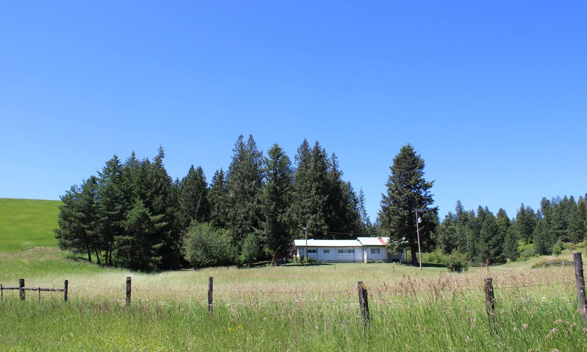 Harvard House | Secluded 77-Acre Retreat, Pet-Friendly Cabin Near Univ. of Idaho & WSU.