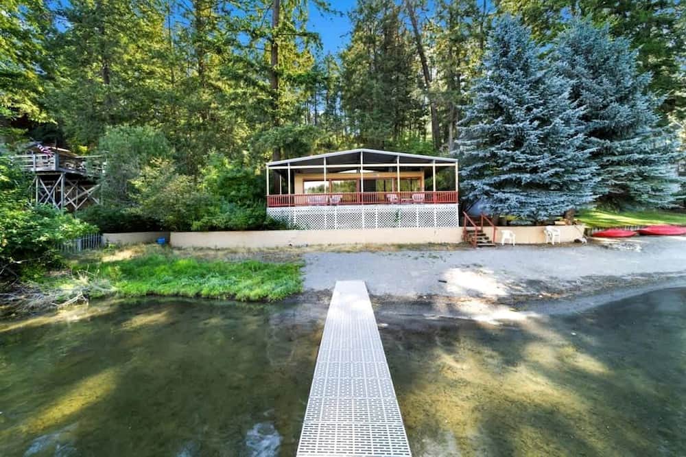 Coeur d'Alene Cabin | Secluded, Rustic Lakefront Home, Nestled on the Peaceful Shores of Lake Coeur d’Alene, Idaho