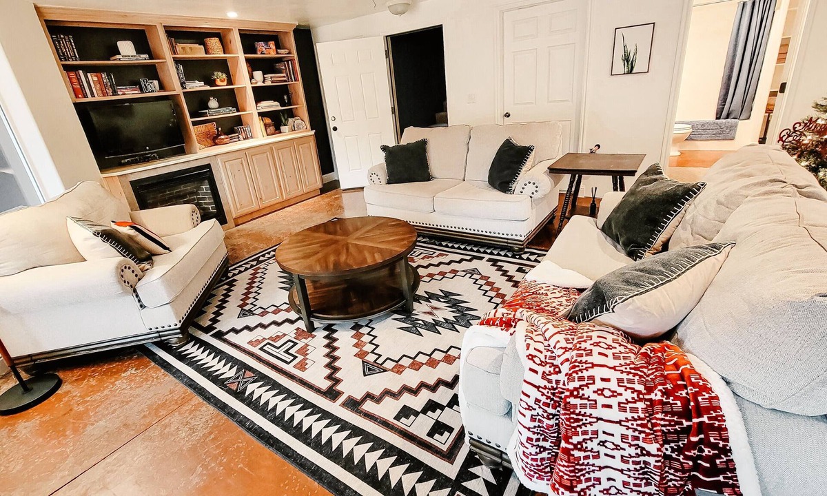 Kanab House | Secluded Southern Utah Escape, 6 Acres, Stunning Panoramic Views