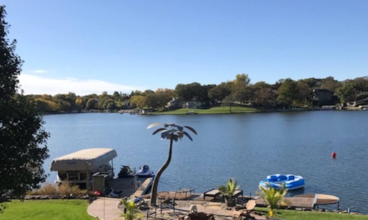 East Rock Bluff House | Semi-Long-term Lake Home Rental