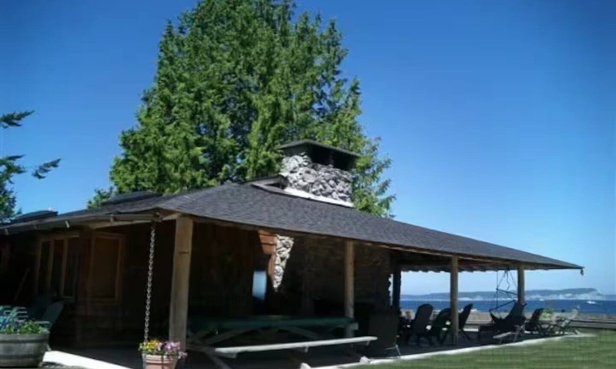 Hansville Cabin | Serene 3-bedroom cabin in Hansville perfect for a relaxing getaway.