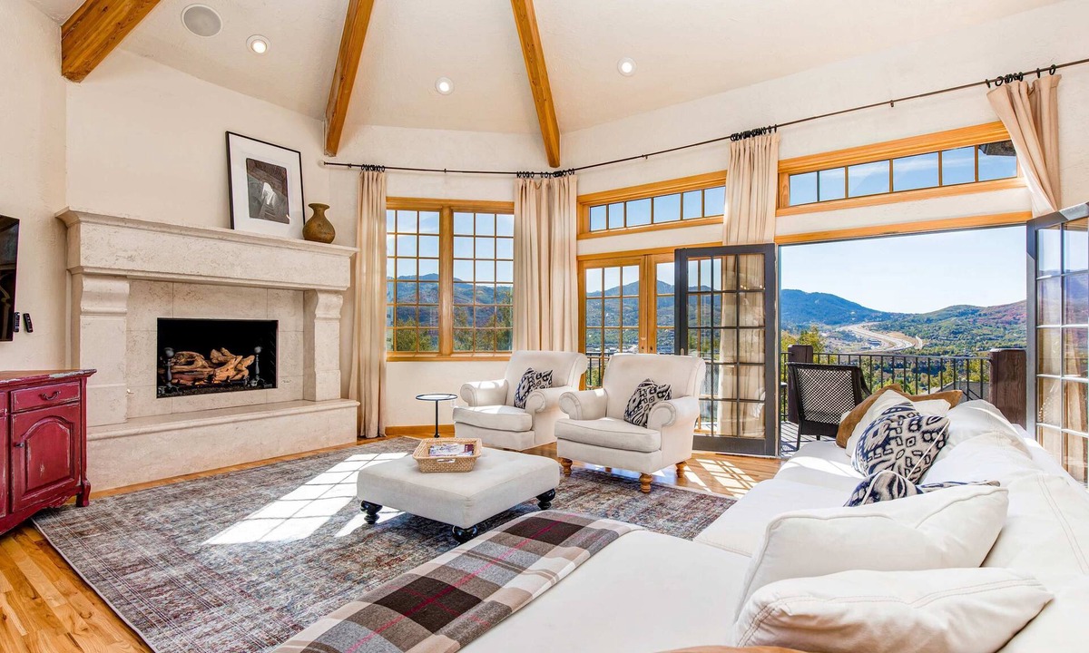 Summit Park House | Serene and Spacious 5BR with Gorgeous Views, Hot Tub