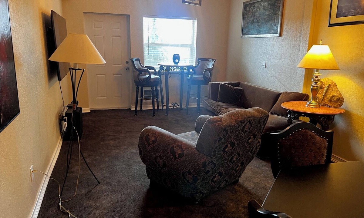 Newport Apartment | Serene Bellevue Private Guest Suite near marina & light rail, scenic trails