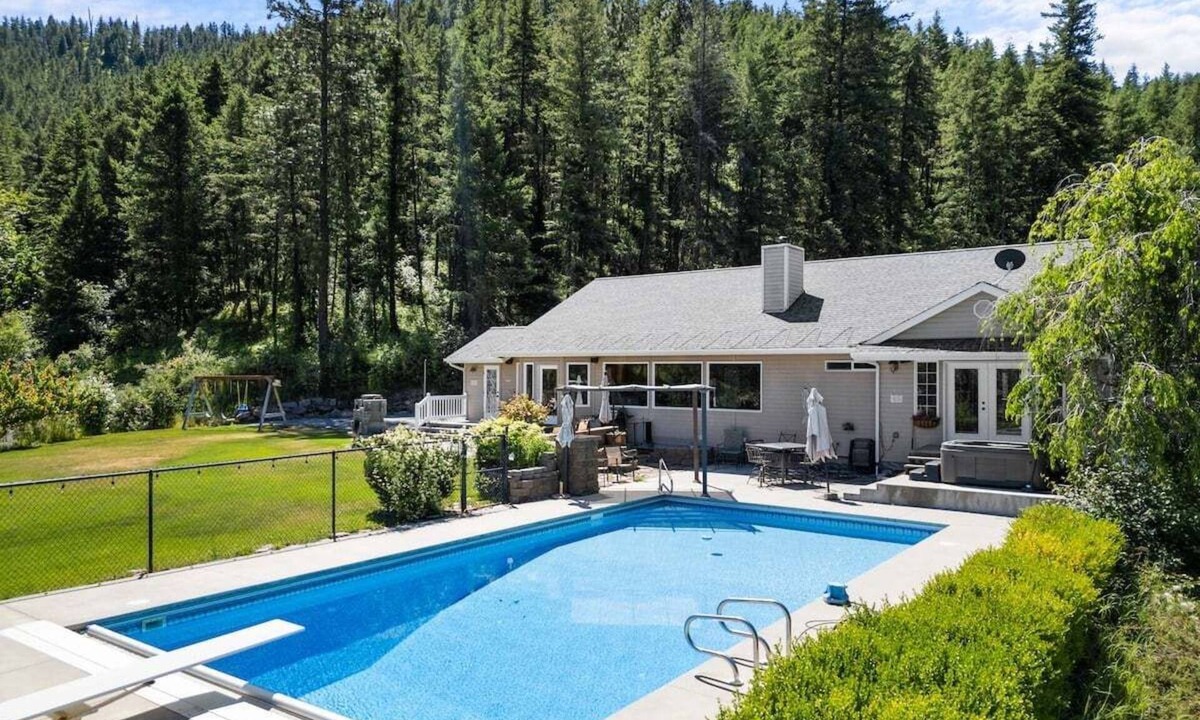 Cashmere House | Serene Country Home with Pool and Hot Tub