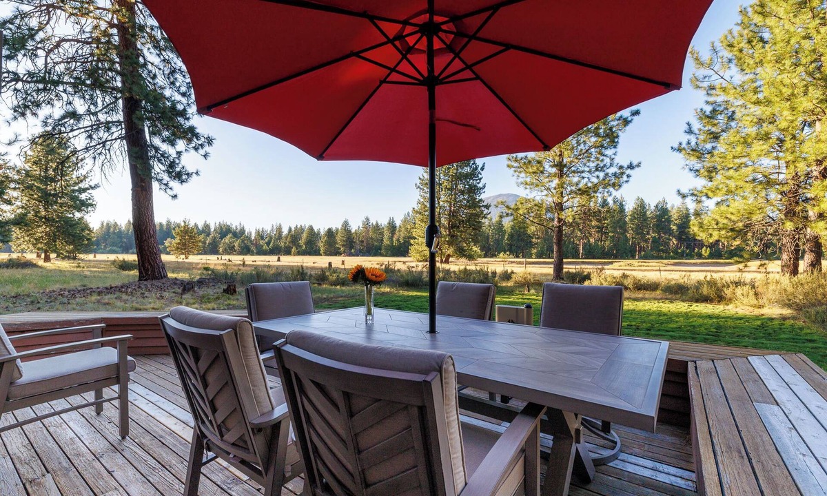 Black Butte Ranch House | Serene Home on Glaze Meadow - Black Butte Views - Hot Tub - Air Conditioning