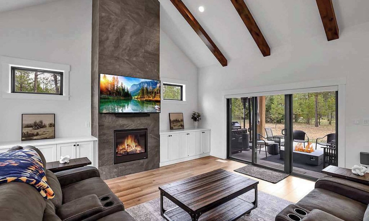 Donnelly House | Serene & Modern, Steam Shower, Hot Tub, King Beds