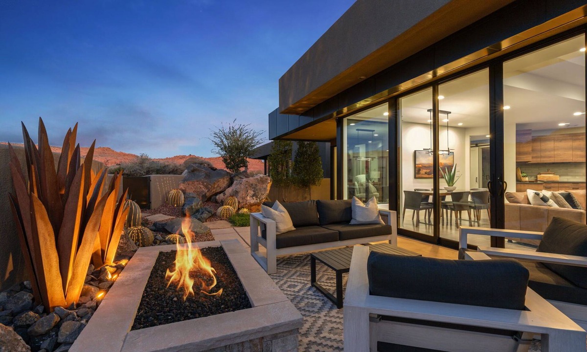 Ivins House | Serene Views: Luxurious 3 bedroom home, Community Pool, Stunning Views!