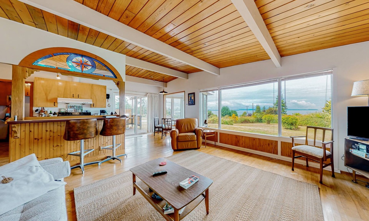 Coupeville House | Serenity at the Sound | House in Coupeville with ocean views, fireplace, firepit