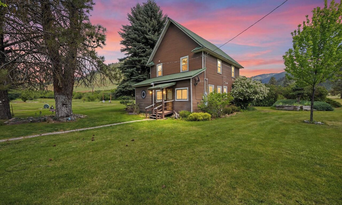 Garden Valley Cabin | Sharilynn @ BarBEarl Ranch - 66 private acres with hot tub and private pond