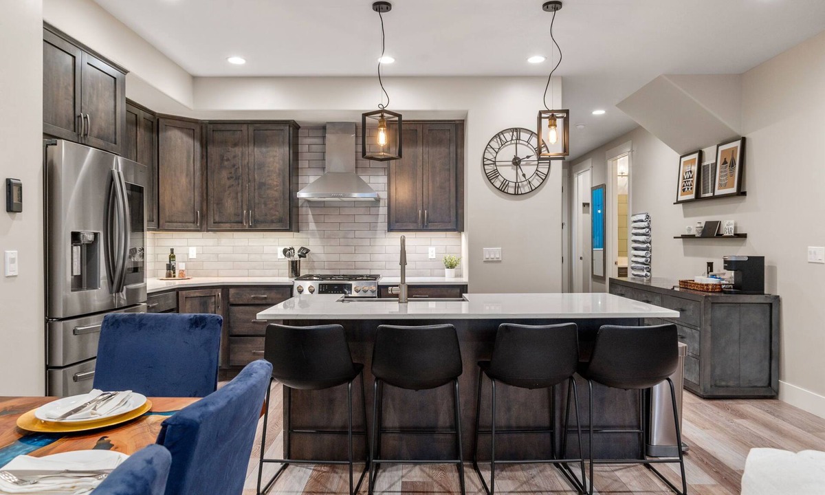 Garden District House | Sherman Suite - Steps to Downtown, Lake CDA! Hot-Tub, Pet & Family Friendly