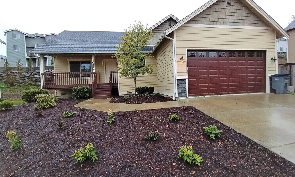 West Hills House | Short Term Rental - Close to St. Michael Hospital