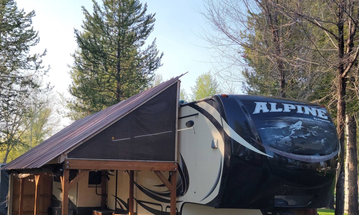 Cascade House | Short-term RV Rental @ Arrowhead Park, in Cascade ID.