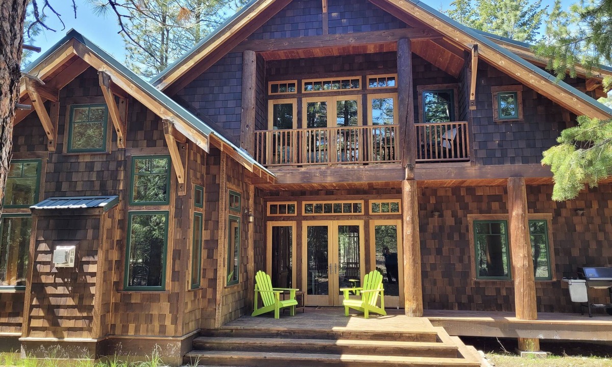 Mazama House | Siskun Song-Come Enjoy a Stay in the Heart of Mazama, WA! Close to Ski Trails!