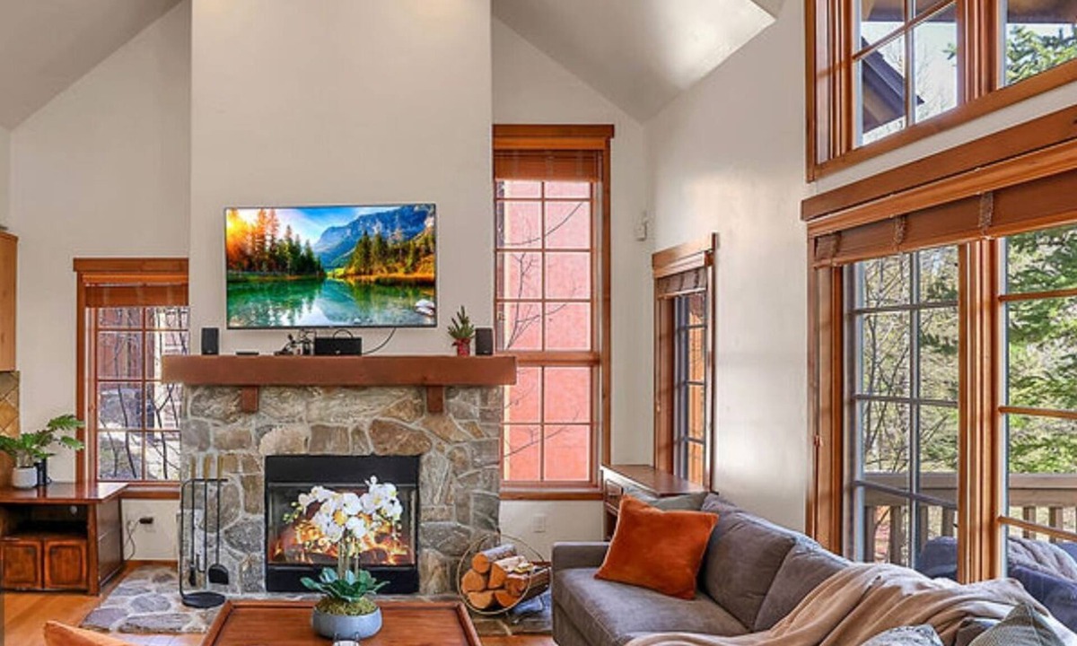 Tamarack Resort House | Ski in/out Buttercup, remodeled, pet-friendly