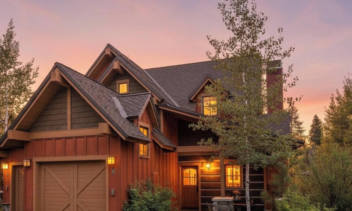 Tamarack Resort House | Ski in/out to Buttercup, pet-friendly, garage