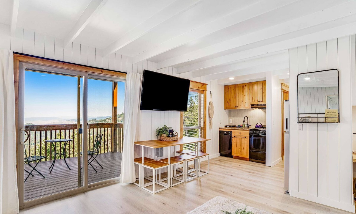 Boise Apartment | Ski-In Ski-Out Bogus Basin Studio, Sleeps 8, Views