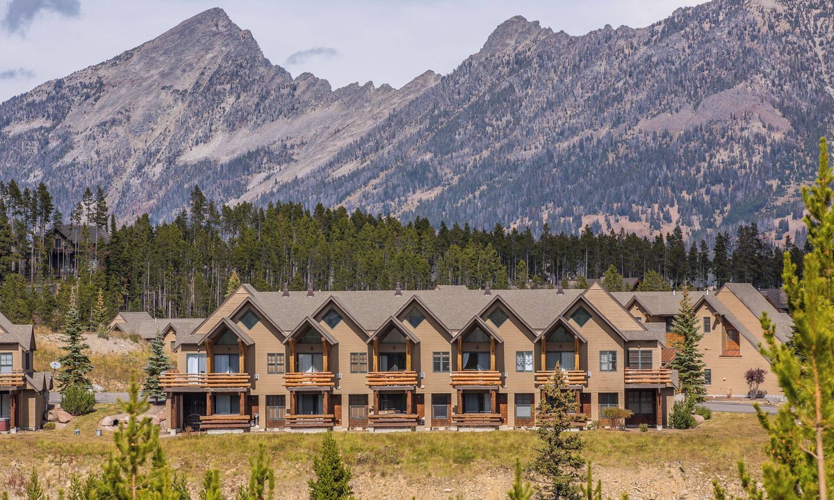 Saddle Ridge House | Ski In/Ski Out Condo, Private Hot Tub, Moonlight Basin