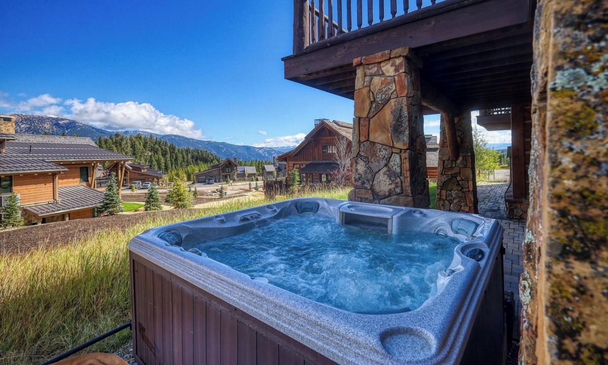 Spanish Peaks Cabin | Ski-in/Ski-out Home with Private Hot Tub