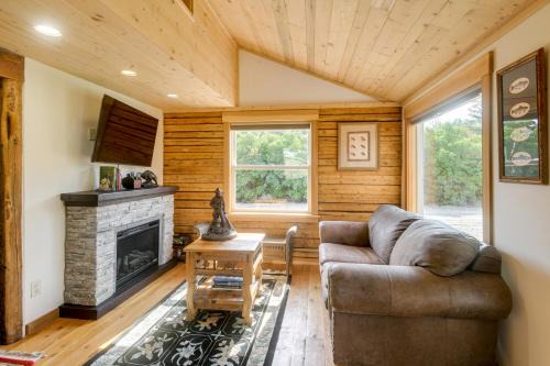 Ririe House | Ski & Soak: Gem 7 Mi to Kelly Canyon Ski Resort
