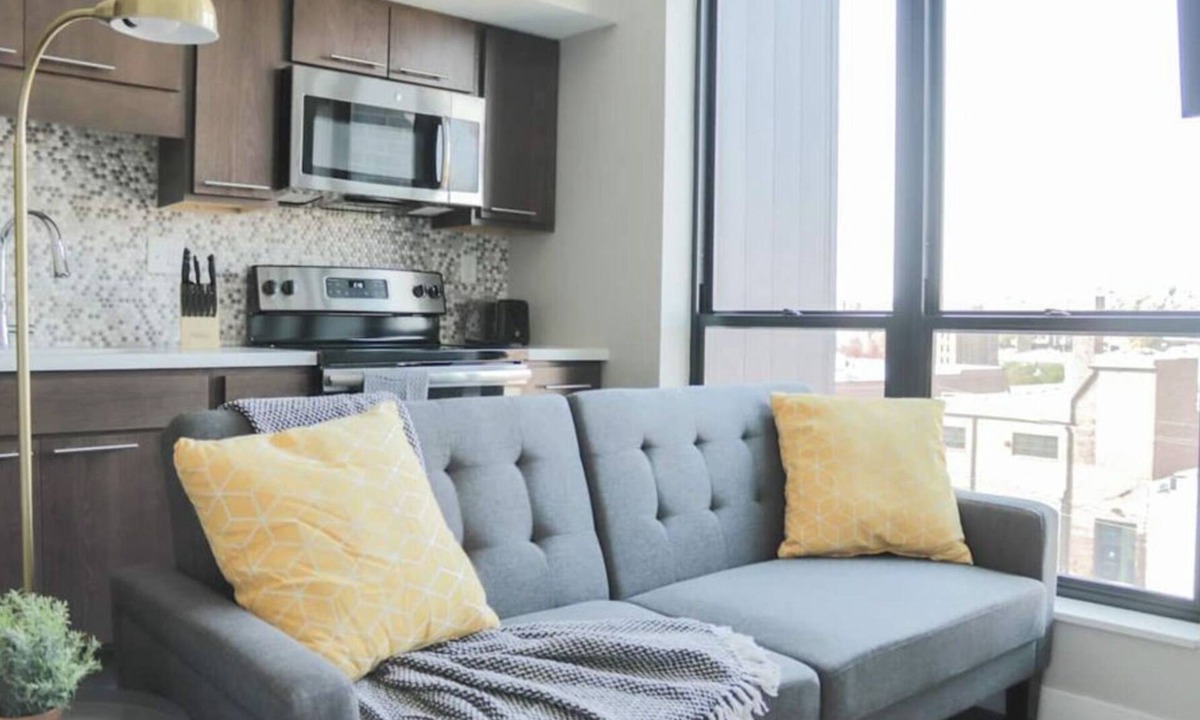 Downtown Des Moines Apartment | Sleepover: Vibrant Studio + Gym - Downtown Des Moines