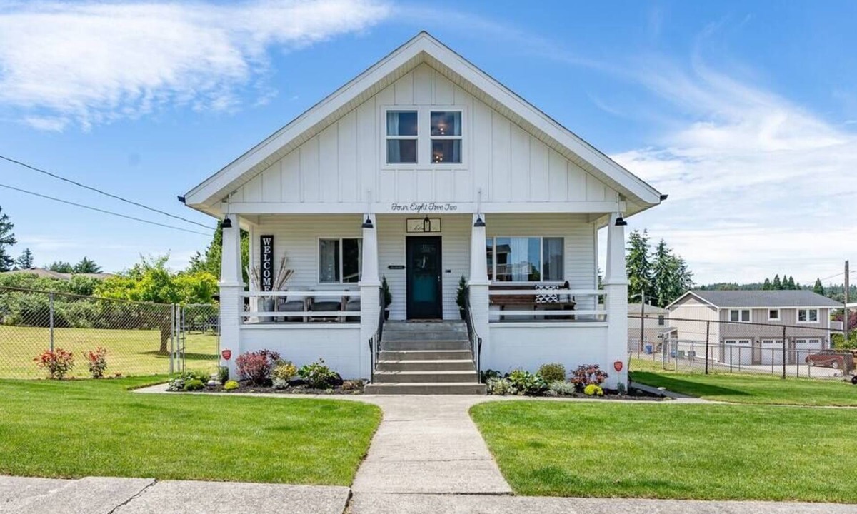 West End House | Sleeps 20 ★Family Getaway★Restaurants Shopping
