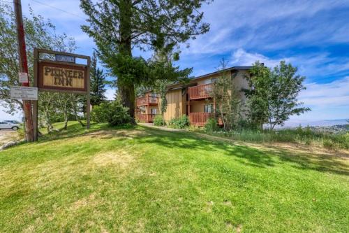 Boise House | Slope-Side Getaway Deck Pool Table Views