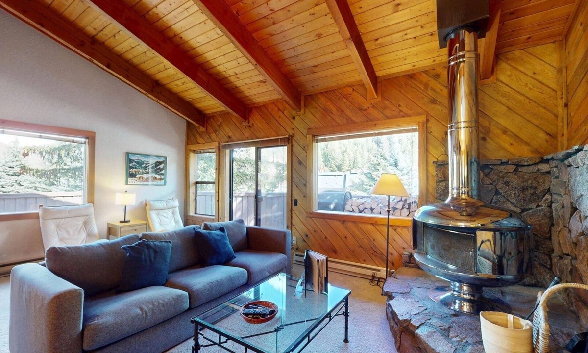 Warm Springs Condo | Smokey Plaza Condo 1 - Cozy Mountain Abode with Scenic View