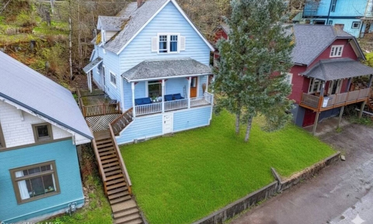 Wallace House | Snowhawk House in Historic Wallace located close to many outdoor adventures!