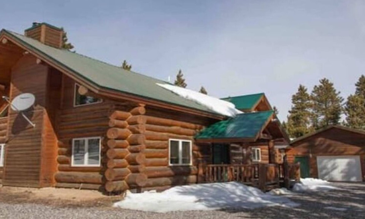 Dubois Cabin | Snowmobile/hunting lodge, GTNP,Togwotee pass,winds