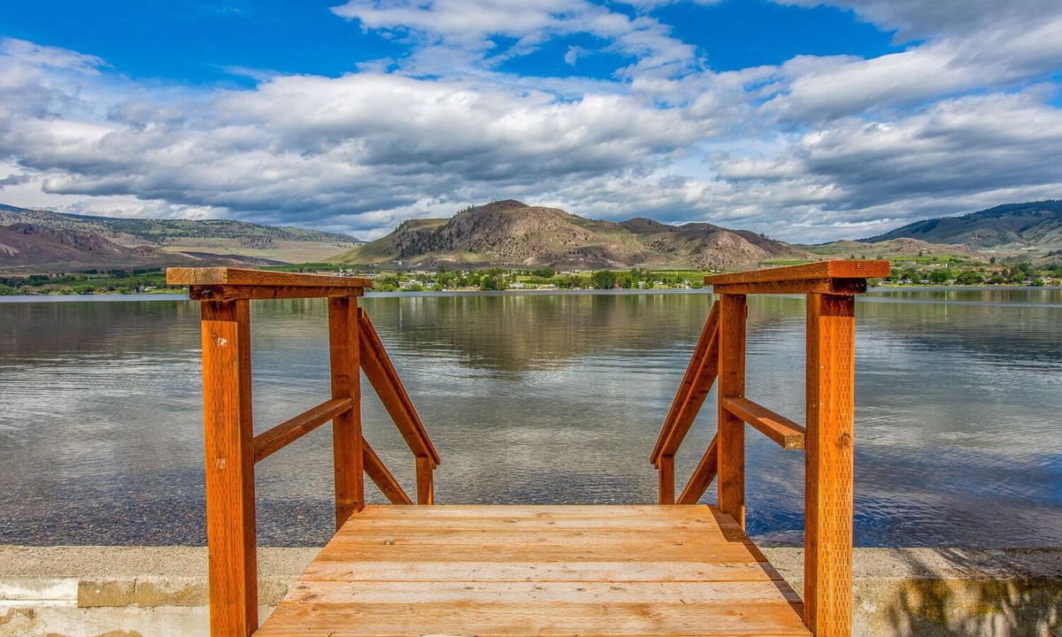 Oroville House | So close to the water!