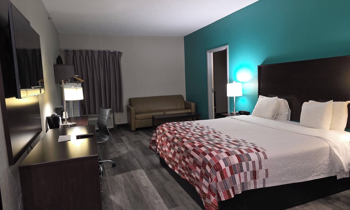 Ames Hotel | Sonesta Essential Ames