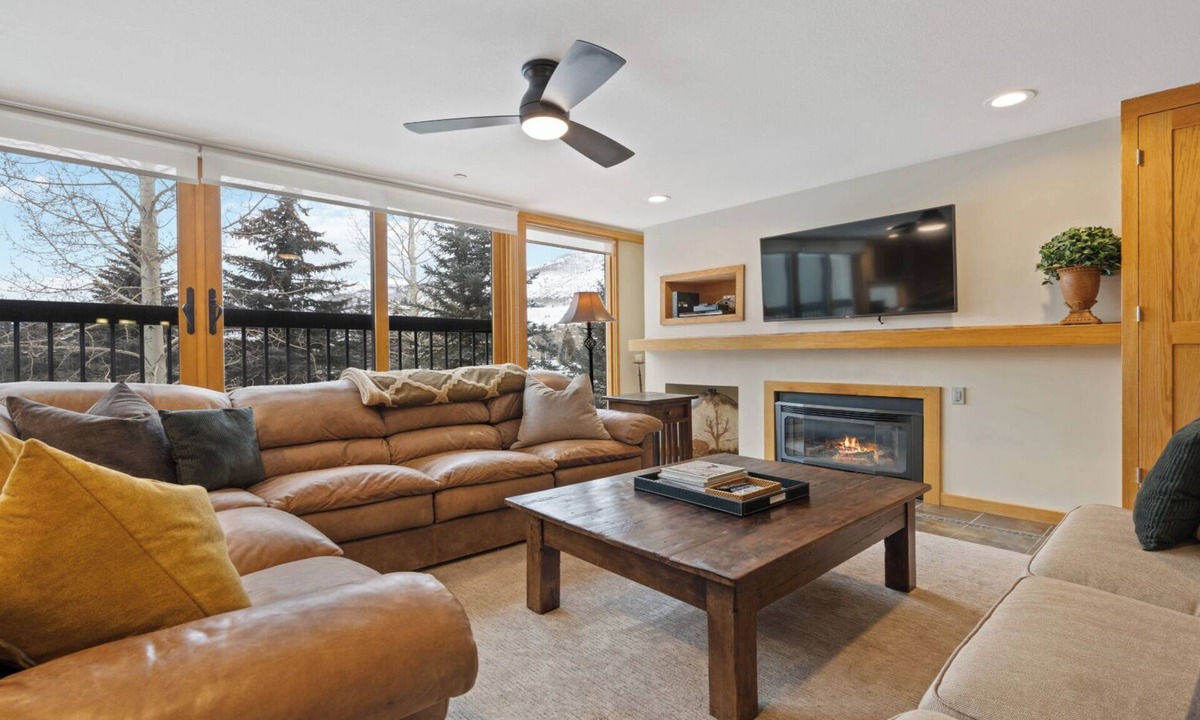 Vail Condo | Spacious 2BR Open Concept Remodeled Kitchen & Baths | Flexible Sleeping