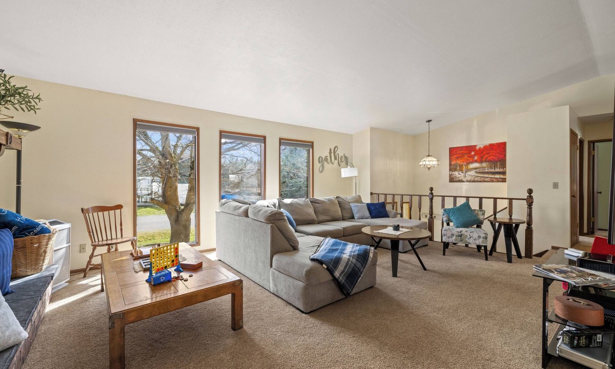 Post Falls House | Spacious 4-bedroom house w/2 living rooms and game room Post Falls with AC