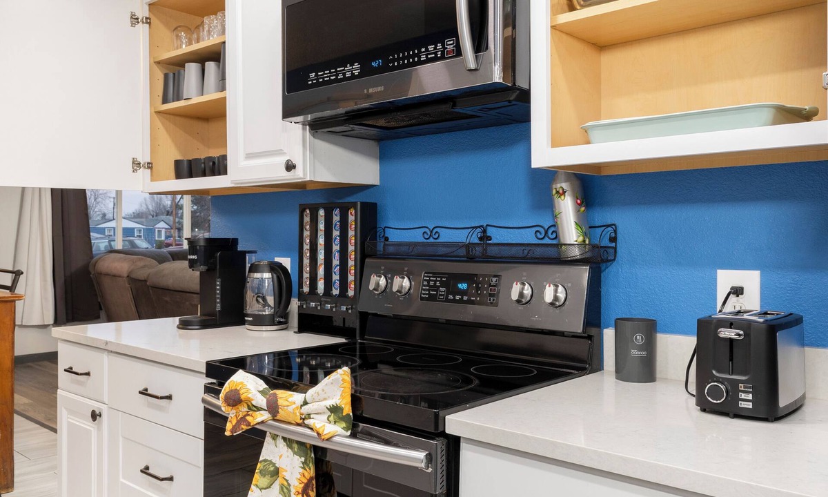 Medford House | Spacious 4-bedroom house near the center of Medford—AC and hot tub