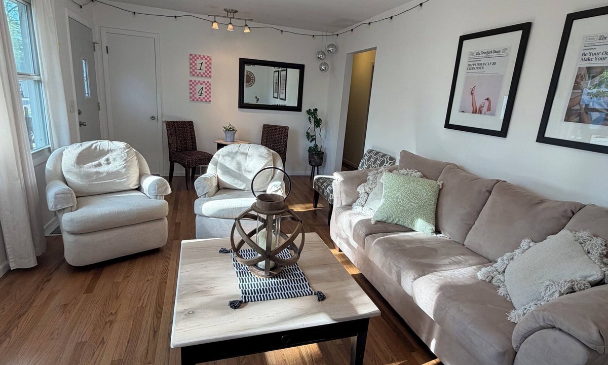 Normal House | Spacious 4 BR Home-1/2 block CEFCU Arena, Illinois State University