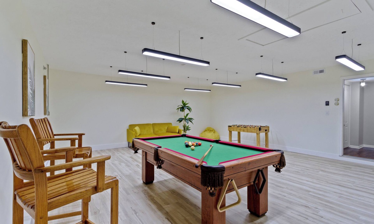 Westfield House | Spacious 4BR Home + Game Room Sleeps 17 Near Grand Park & Carmel