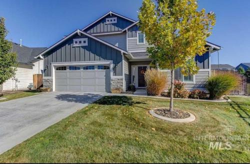 Meridian House | Spacious 4BR Retreat-Lush Garden