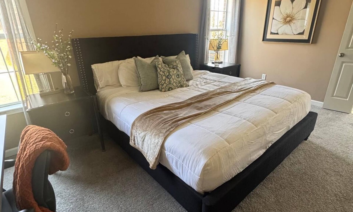 Cordova House | Spacious 5 BR- Plus open room with beds, Retreat in Cordova