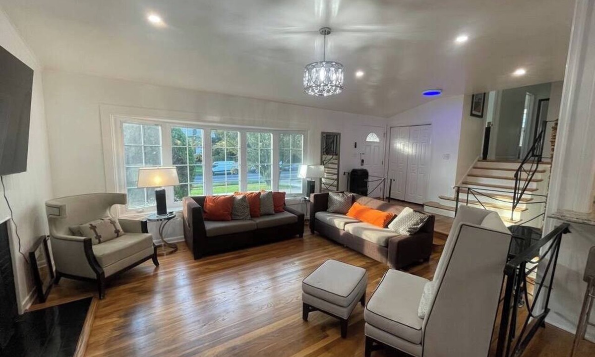 White Oak House | Spacious 5BR for 15 | Pet-Friendly Near DC