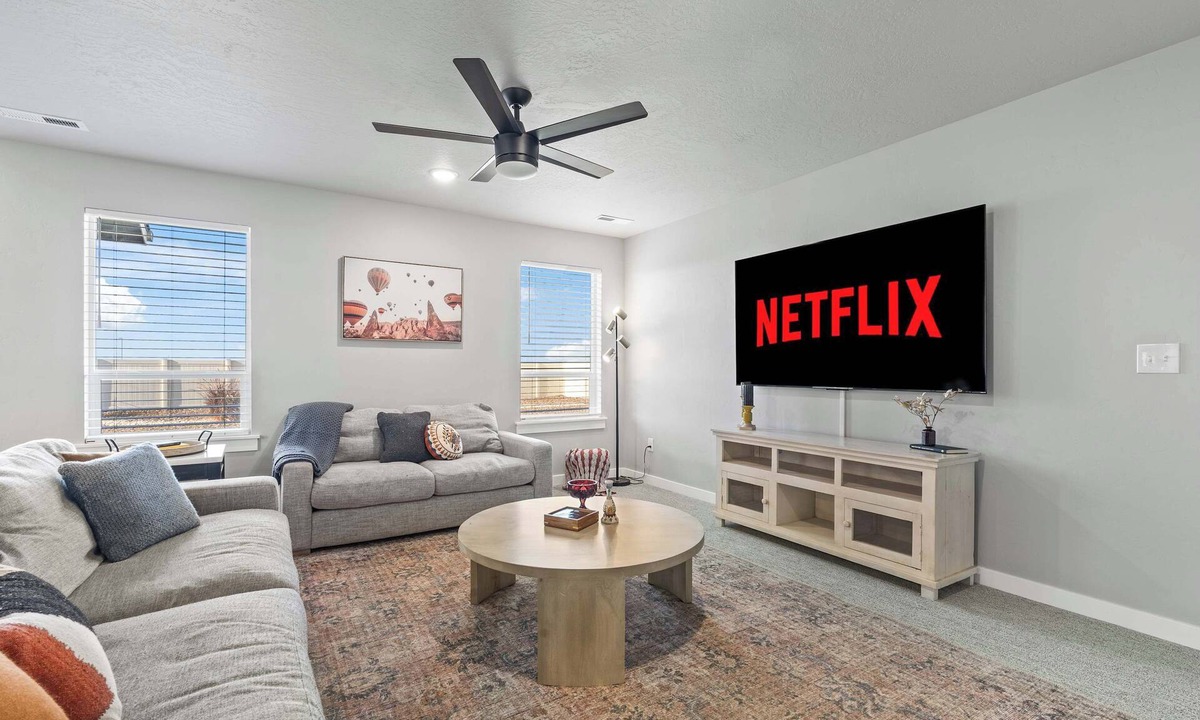 Nampa House | Spacious 5BR - Gamer Room - Hot Tub & Basketball